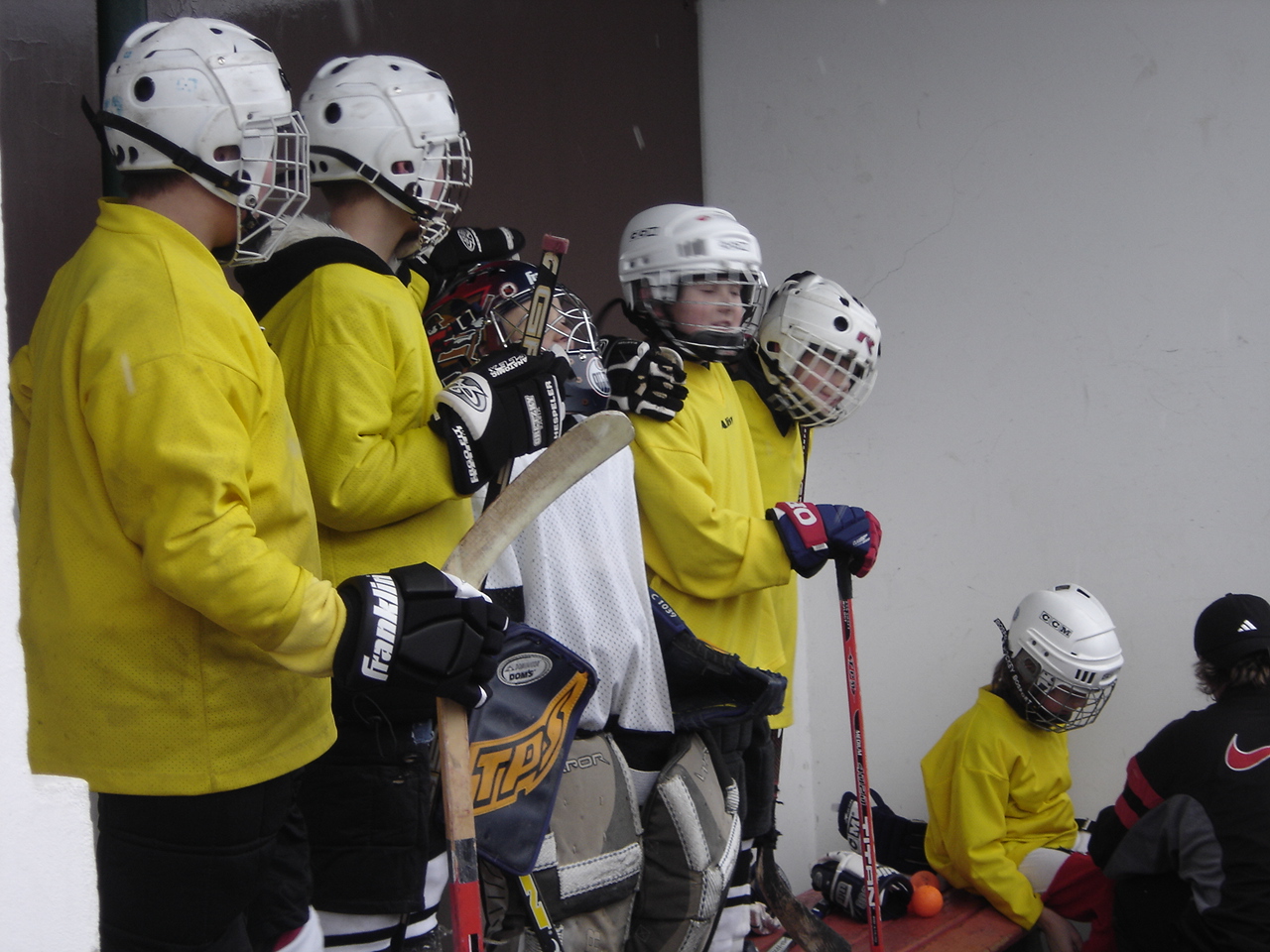 hokejbal novorocni utkani2008 019.jpg