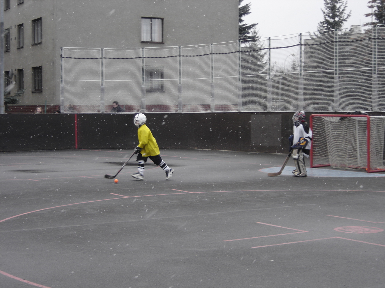 hokejbal novorocni utkani2008 024.jpg